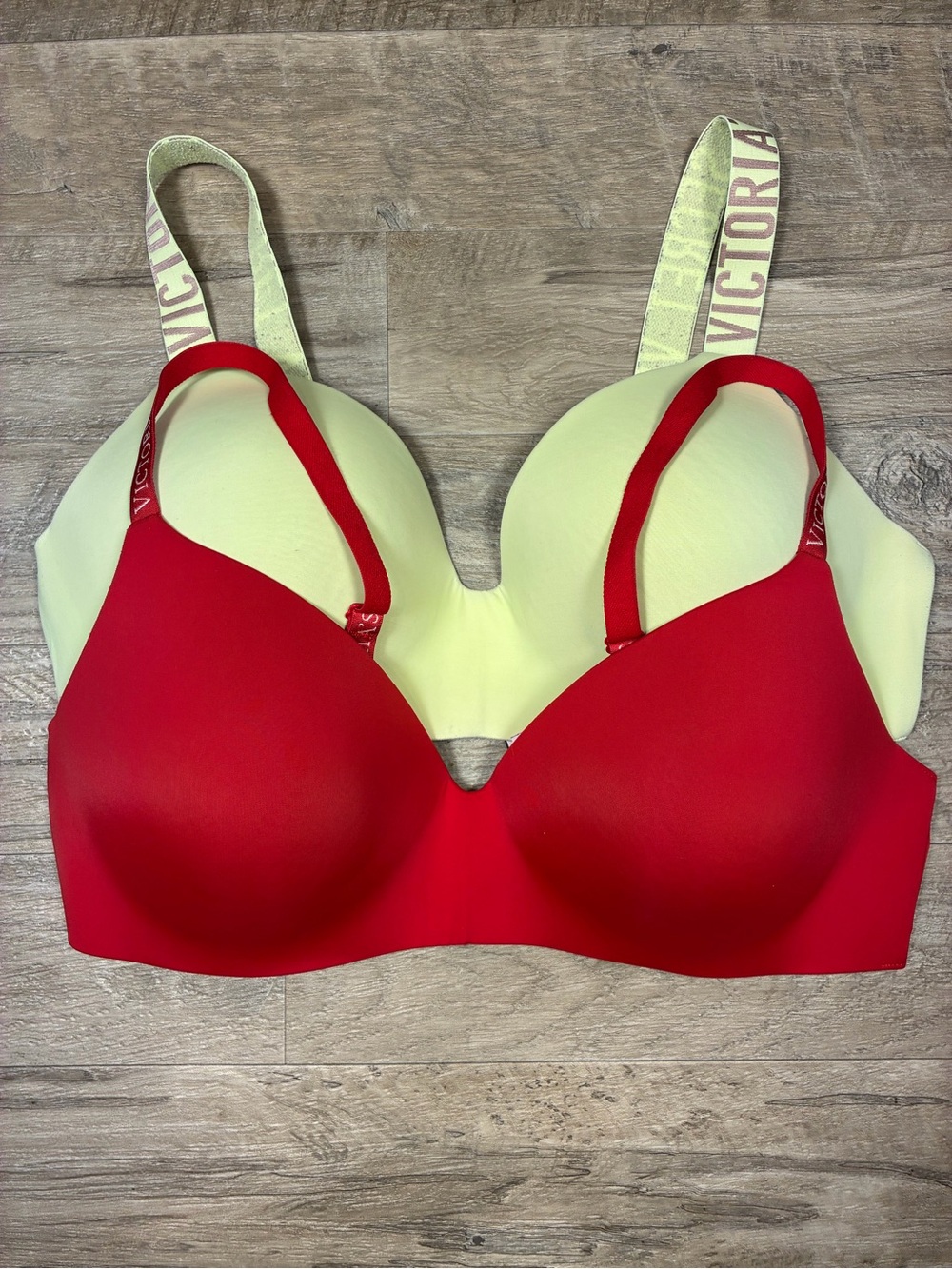 Victoria Secret 2 T Shirt Lightly Lined Wireless Bras Red Neon